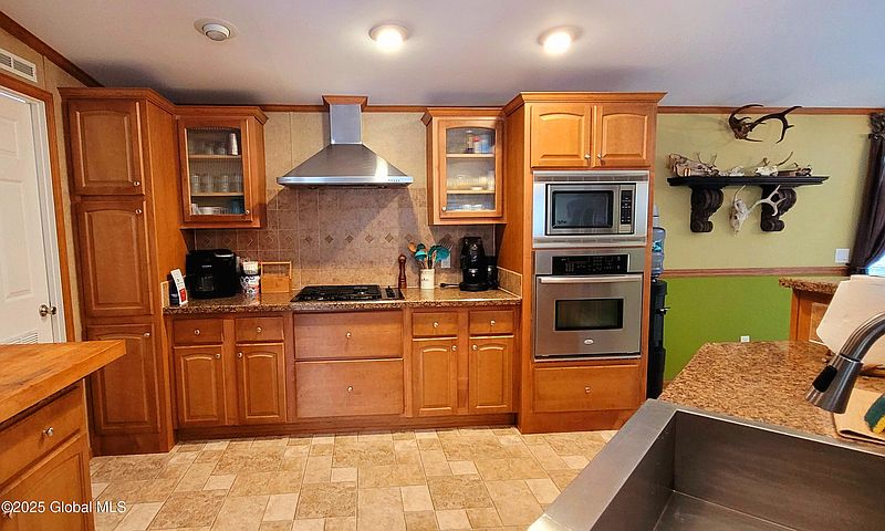 3rd image of 81 Wachter Boulevard