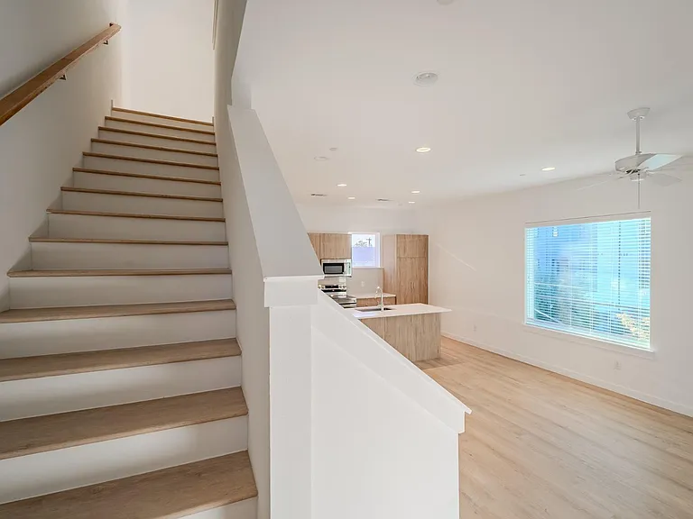 4911 Belmont Ave #13 — Photo 22