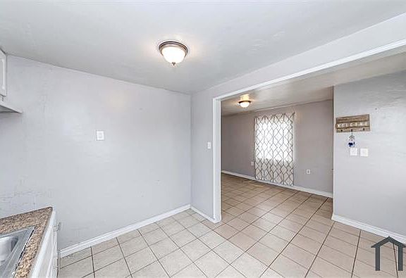 2nd image of 705 E 108th St