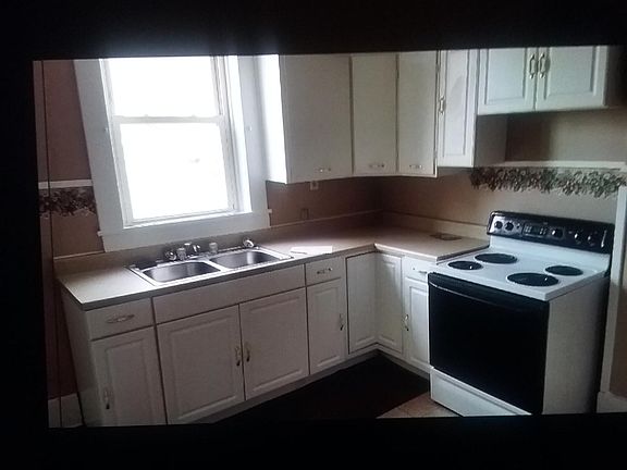 4th image of 33 Coe St