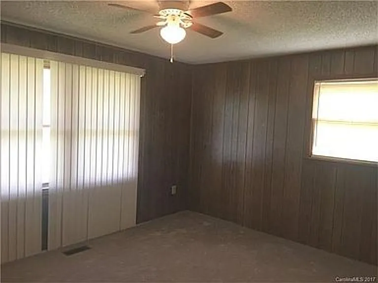 705 Mapleleaf Ln — Photo 7