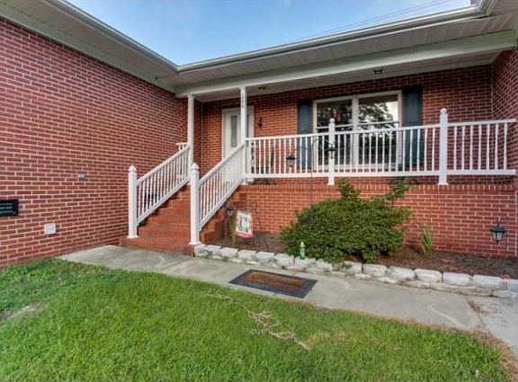 2nd image of 19418 Oliver Dr