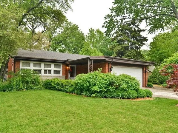 3910 Four Winds Way, Skokie, IL 60076