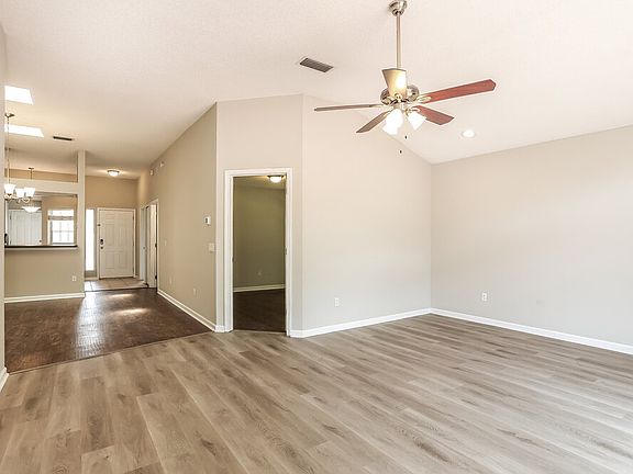 5th image of 3401 Millcrest Dr