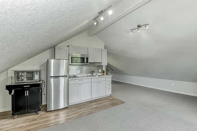 421 5th Ave — Photo 35