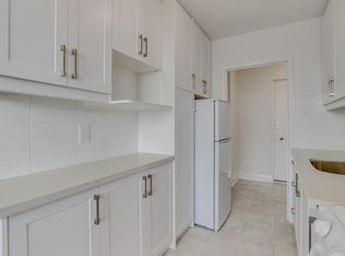 31 Upper Canada Dr #412, Toronto, ON M2P1S3