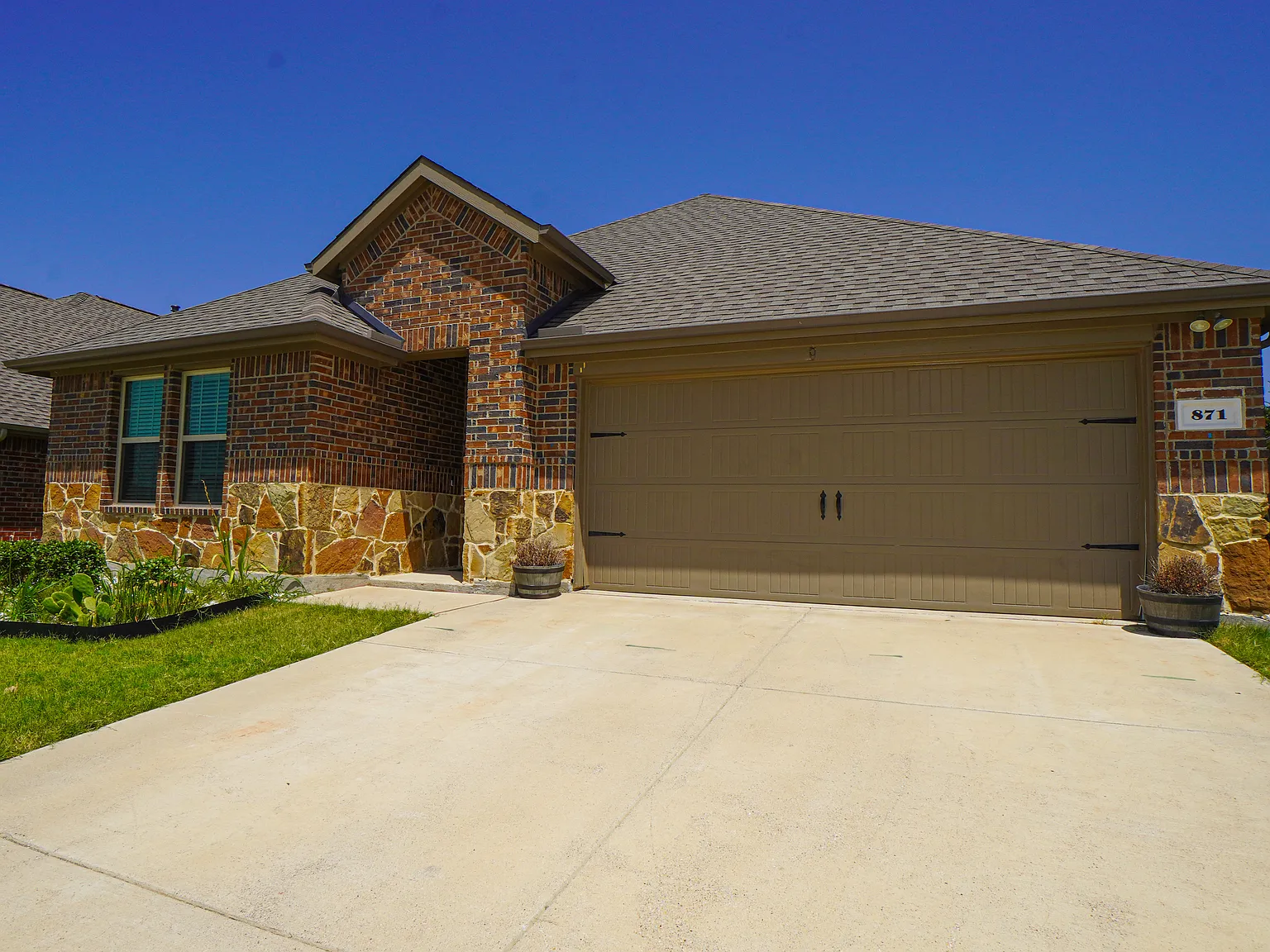 4 bed, 2069 sqft, $2,500 — Photo 2