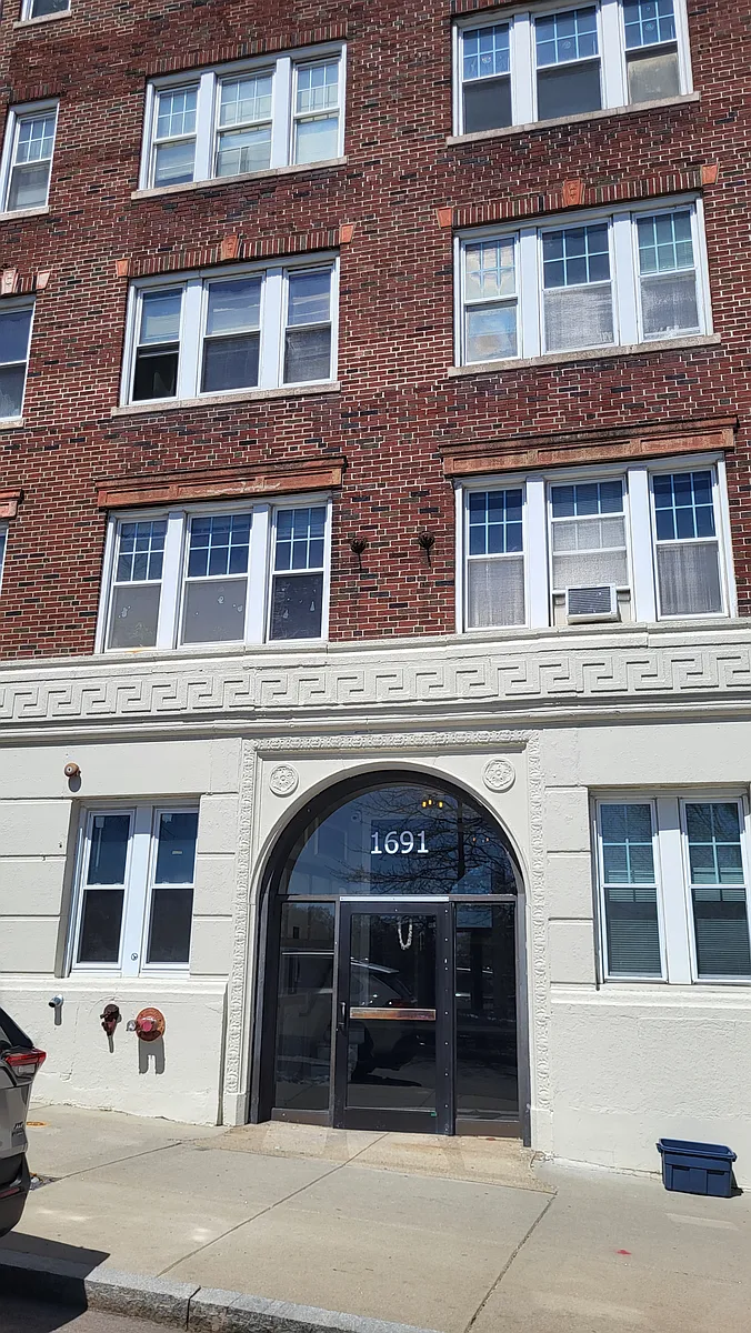 Photo 1 of 16 - 1691 Commonwealth Ave #7 - Brighton, MA Primary Photo - 1691 Commonwealth Ave #7