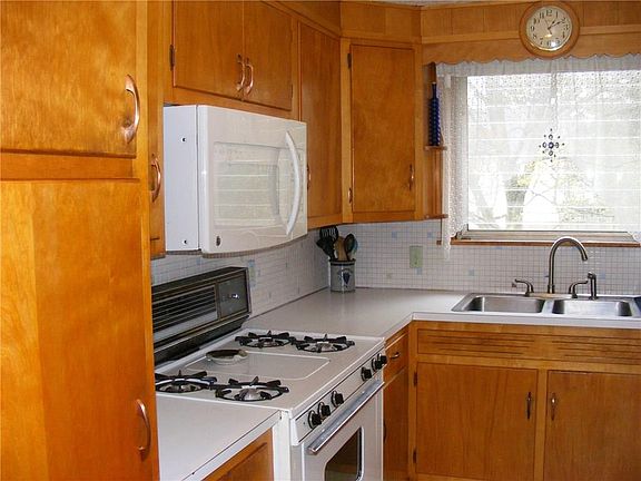 4th image of 654 Cutler St