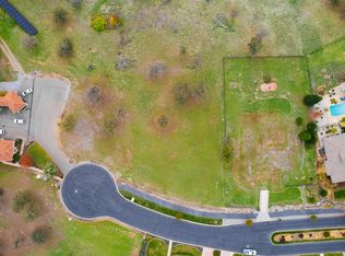 820 Santa Cruz Dr, Redding, CA 96003