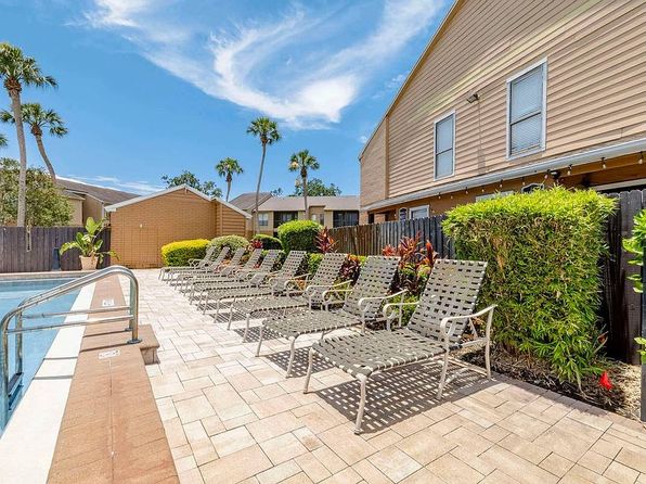 8301 Sandstone Lake Dr