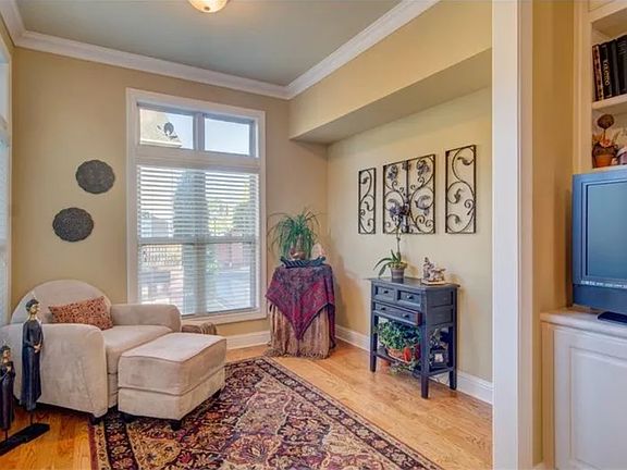 4th image of 10711 Weir Way