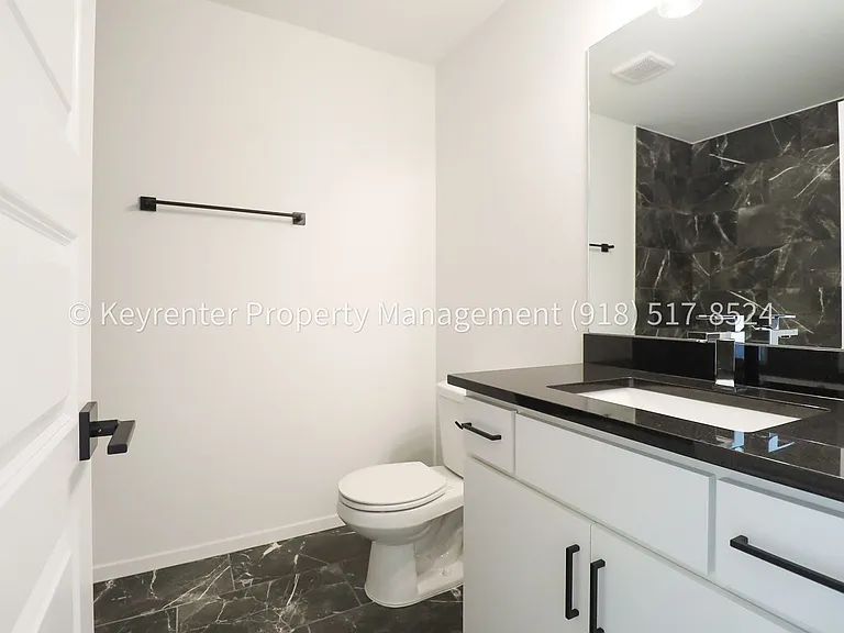 2908 S Redwood Ave — Photo 37