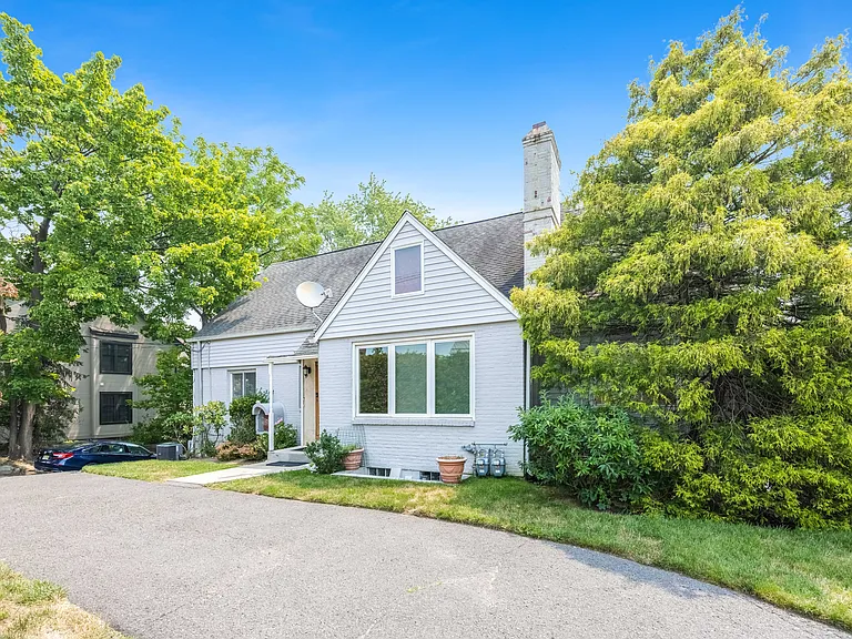 700 Kinderkamack Rd #1 — Photo 2