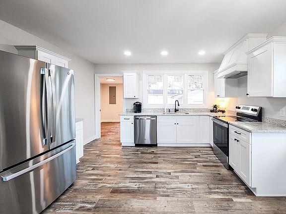 5th image of 20 Bartlett Dr