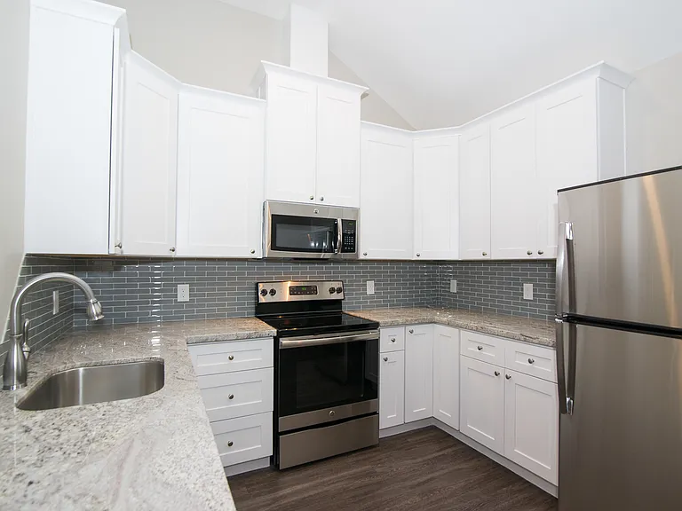 701 Hereford St #A — Photo 6