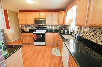 5th image of 215 Washington Ave