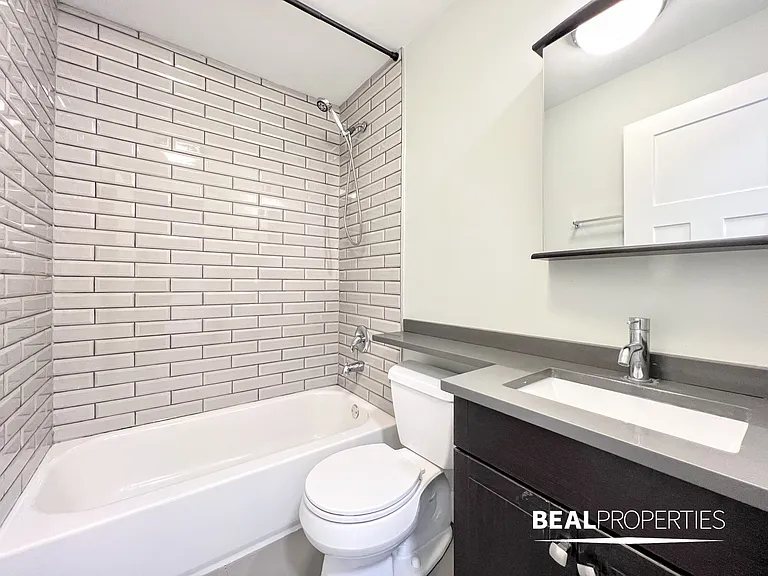 696 Elm Pl — Photo 23