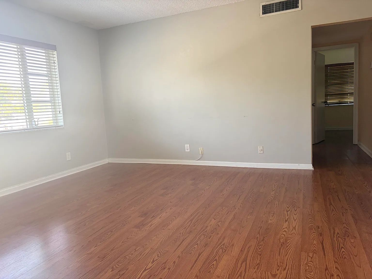 2 bed, 1.5 bath, 875 sqft, $1,800 — Photo 2