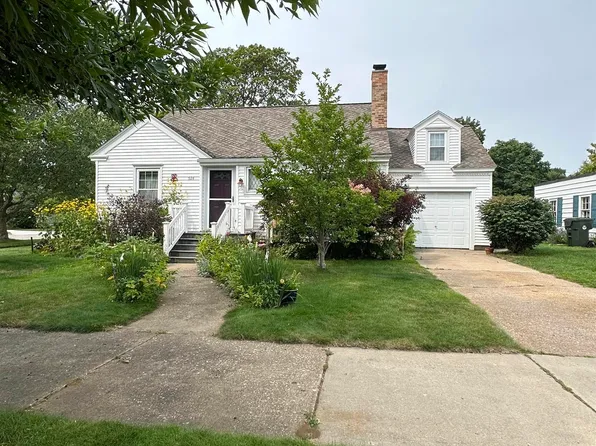 924 S 16th St, Escanaba, MI 49829