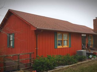 8697 Lakeshore Dr, Ozawkie, KS 66070