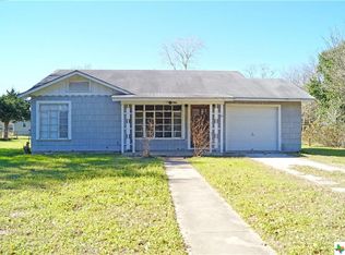 120 Plum St, Luling, TX 78648