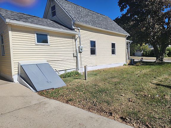 4th image of 330 S Park St