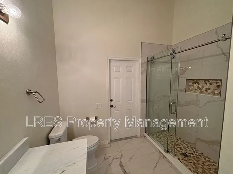 1028 Kerwood Cir — Photo 35