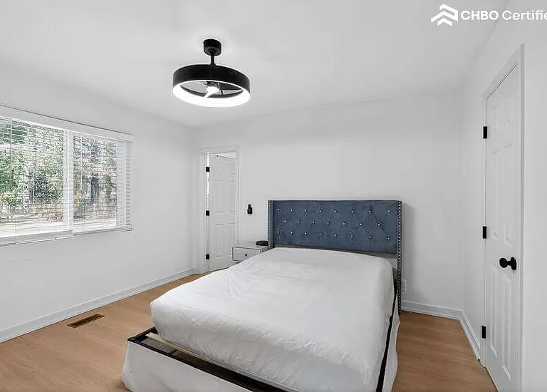 Beautifully lit room and comfortable Queen bed
