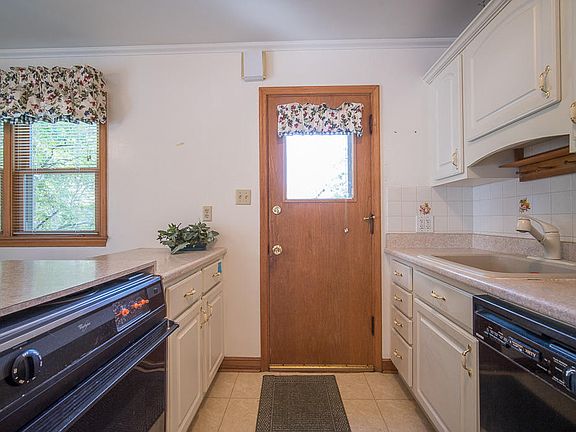5th image of 4930 N Shoreland Ave #4930