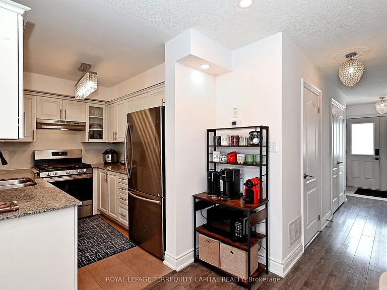 31 Madelaine Dr #6 — Photo 21