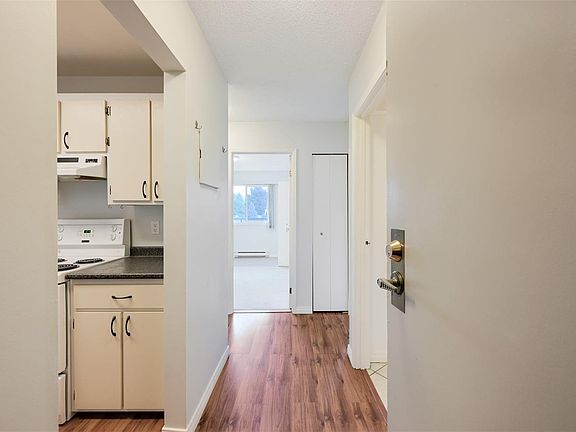 4th image of 859 Carrie St #403