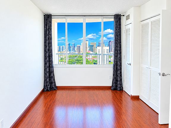 3rd image of 801 S King St APT 2706