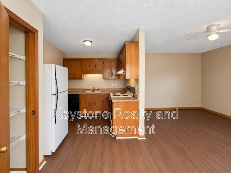 706 Peachers Dr #J — Photo 2