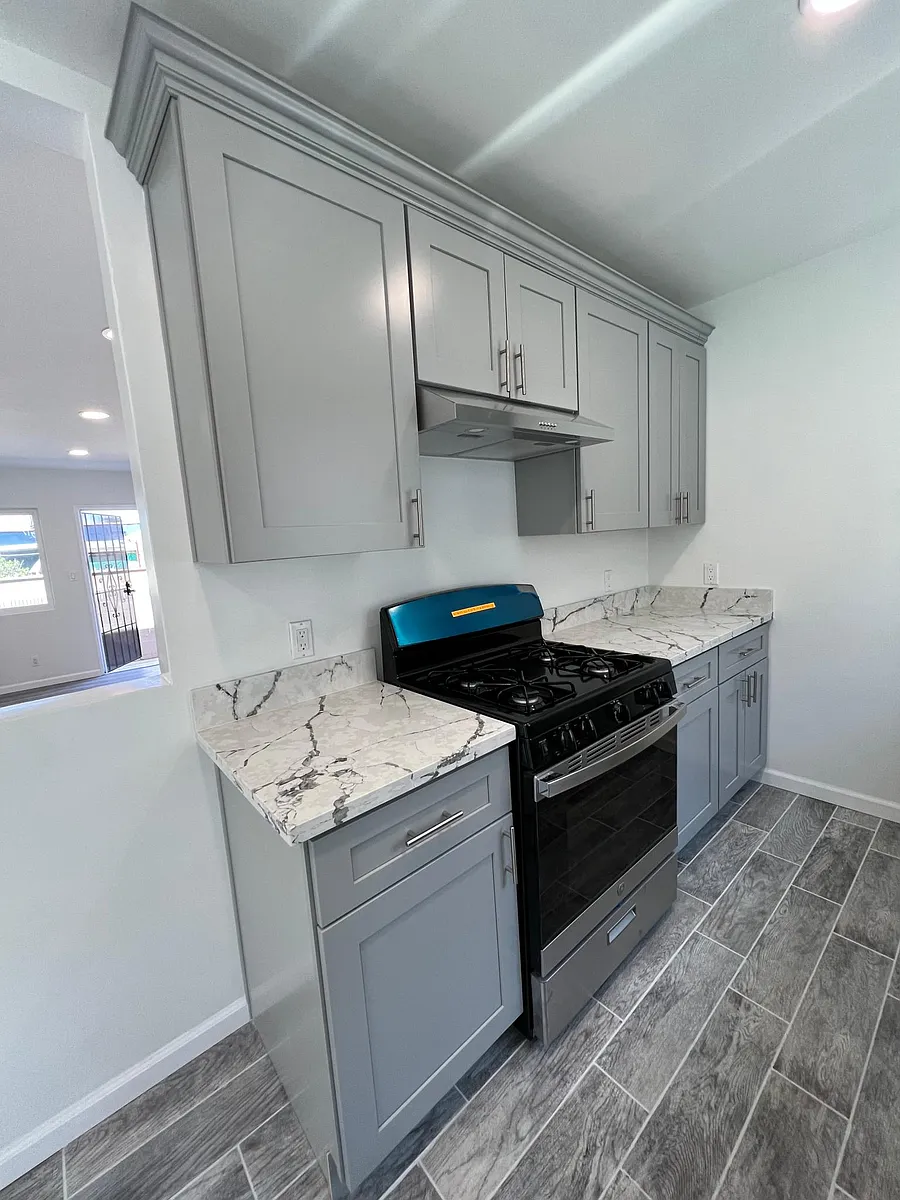 Building Photo - 2333 S Mansfield Ave #2