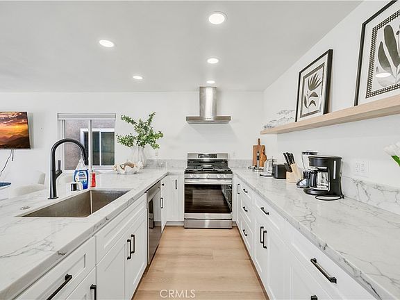 5th image of 920 W Balboa Blvd
