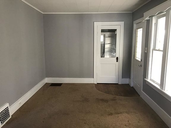5th image of 1074 E Isabella Ave