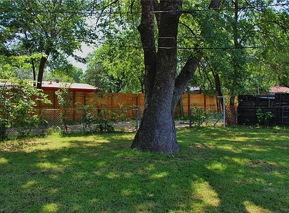 3rd image of 2412 Newton Cir W