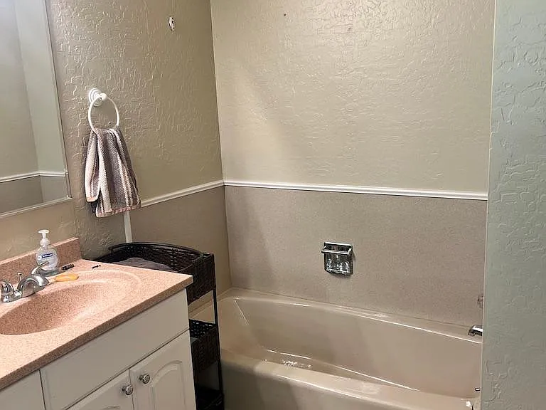 23058 Broadmoor Ct — Photo 8