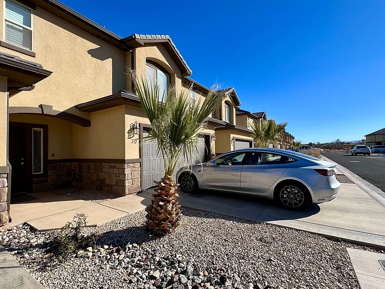 2520 Blackhawk Dr #30 — Photo 3