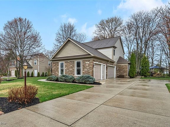 4th image of 18411 Martins Ln