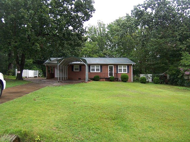 1st image of 1813 Oakhurst Dr
