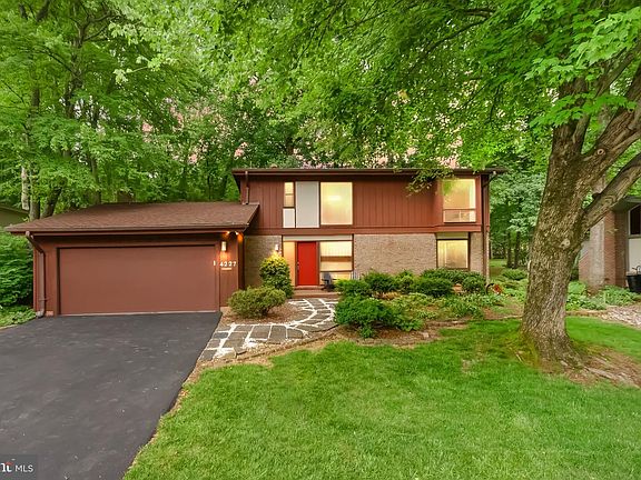 2nd image of 4227 Elizabeth Ln