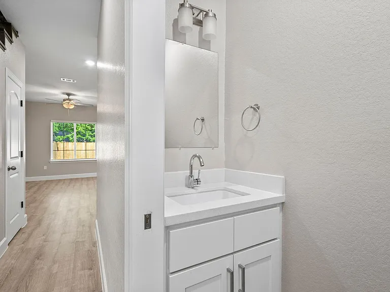 5423 Bacher St #B — Photo 8