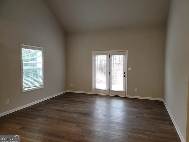 275 Southridge — Photo 16