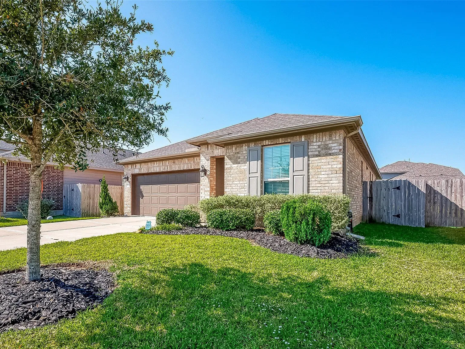 3 bed, 2.0 bath, 1857 sqft, $2,250 — Photo 2