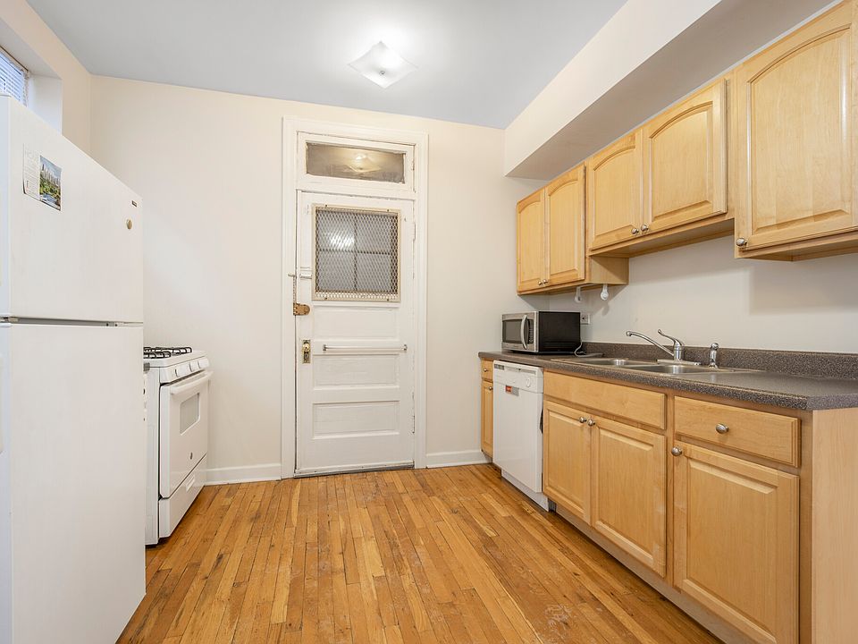 1st image of 3521 N Broadway St APT 1E