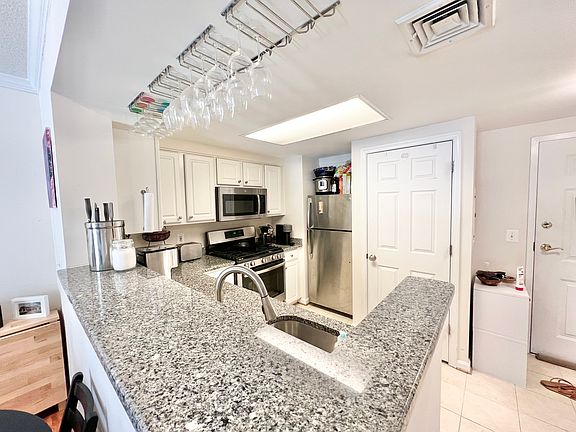 5th image of 3830 9th St N #105W