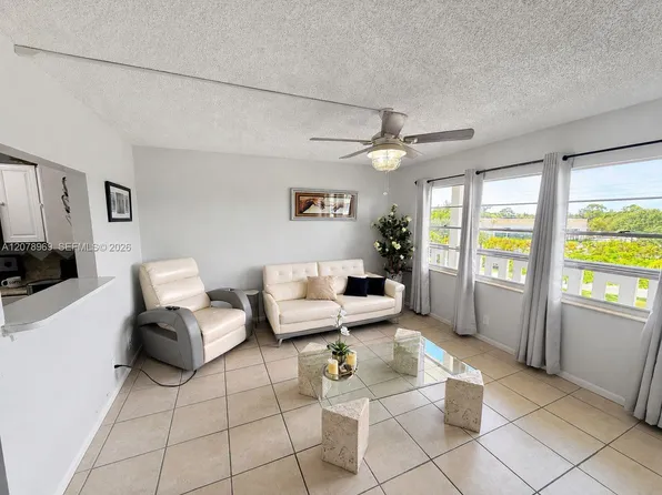 425 Southampton Sq #425-B, West Palm Beach, FL 33417
