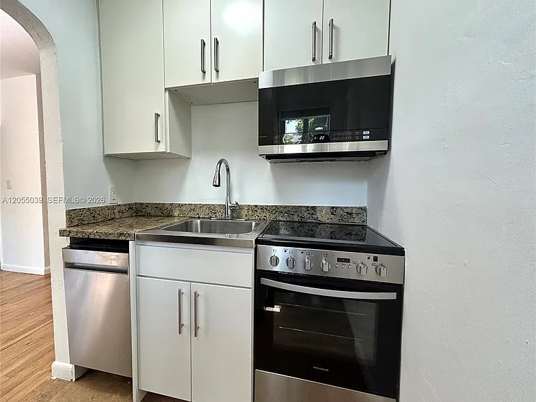 6210 NE 5th Ave #2 — Photo 5